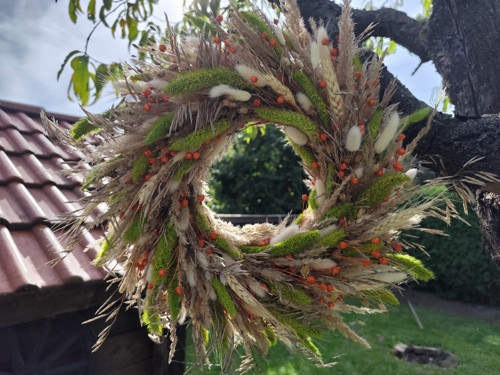 Věnec se zelenou setarií a oranžovým lnem, 35 cm