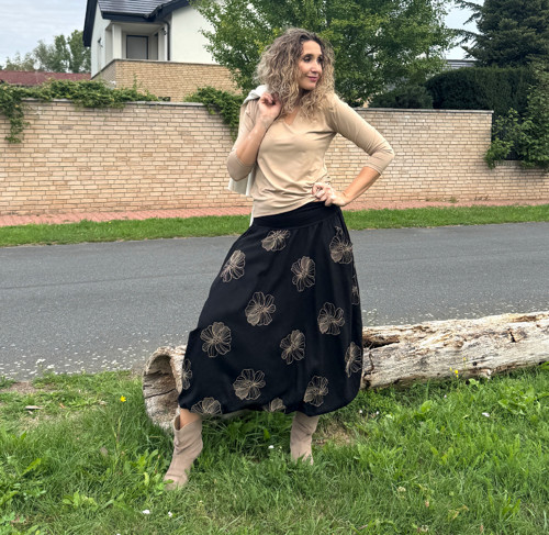 Balonová sukně černá s květy