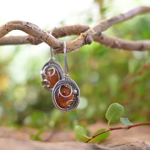 Náušnice s granáty hessonity wire wrapping