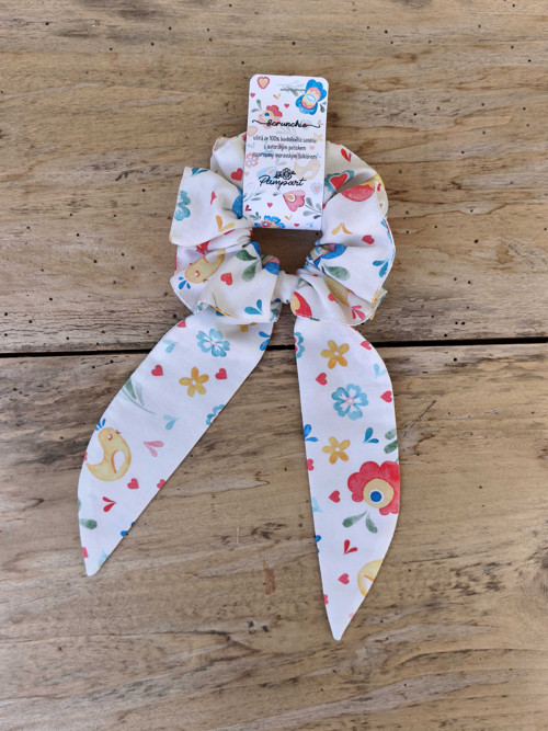 Folklórní scrunchie se stuhou