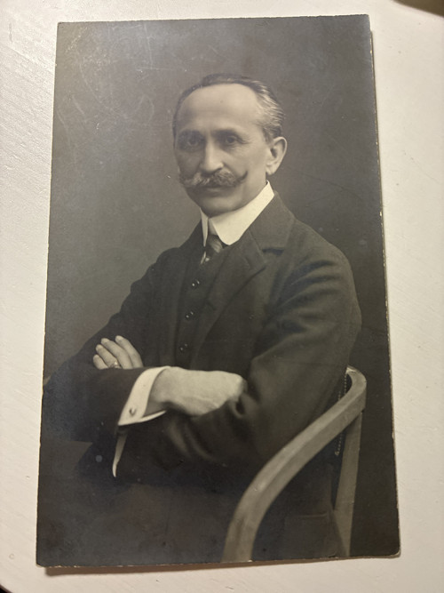 Foto jako pohlednice- portrét muže