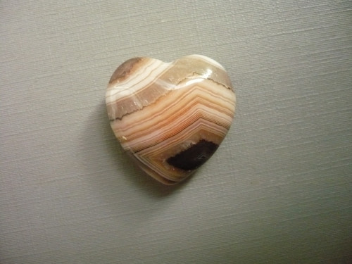 Nevrt. srdíčko 25 mm - sardonyx, č.48f