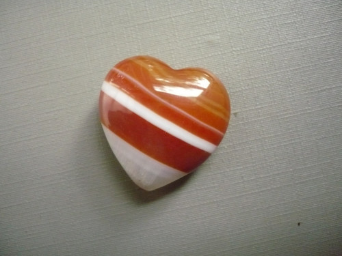 Nevrt. srdíčko 25 mm - sardonyx, č.71f