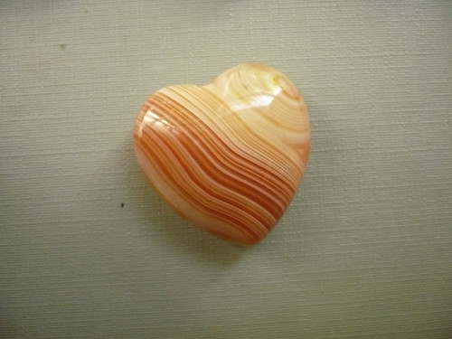Nevrt. srdíčko 25 mm - sardonyx, č.85f