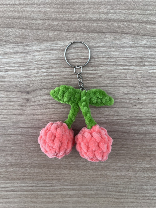 Háčkovaný přívěsek Třešně (7 cm)