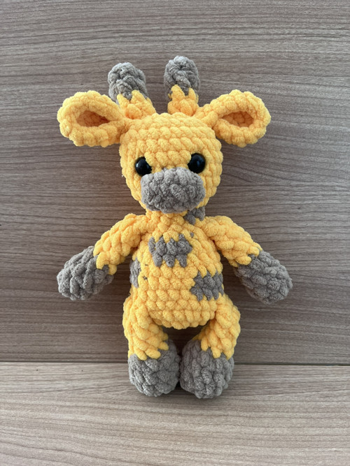 Háčkovaná Žirafa (28 cm)