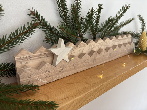 Dřevěný adventní kalendář s posuvnou hvězdou