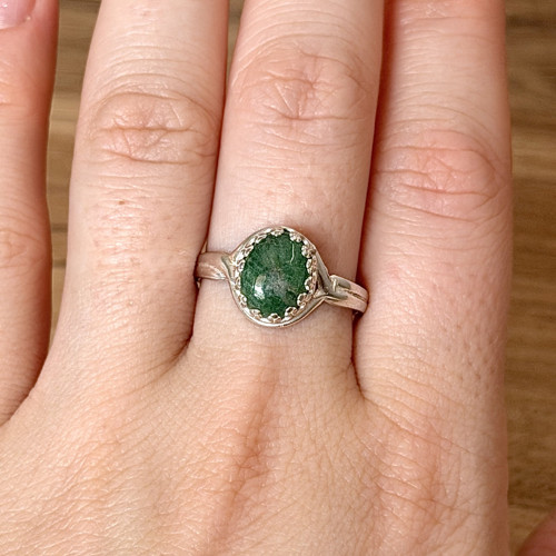 Stříbrný elegantný vintage prsten, smaragd E009