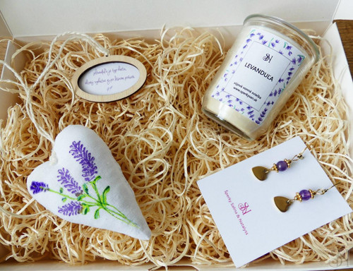 Handmade levanduľový darčekový box s náušnicami, s