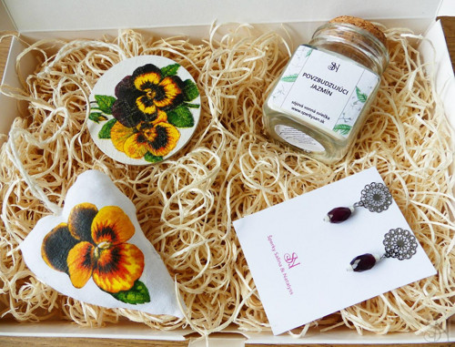Handmade sirôtkový darčekový box s náušnicami, svi