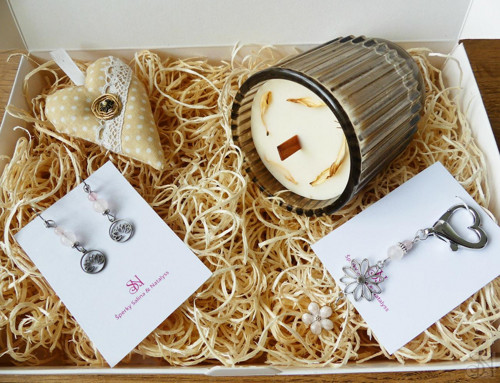 Handmade darčekový box s náušnicami, sviečkou, kľú