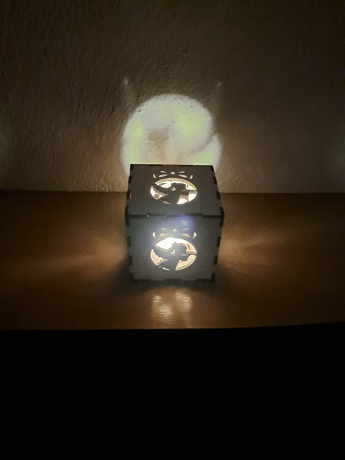 Dřevěná lucerna na LED svíčku