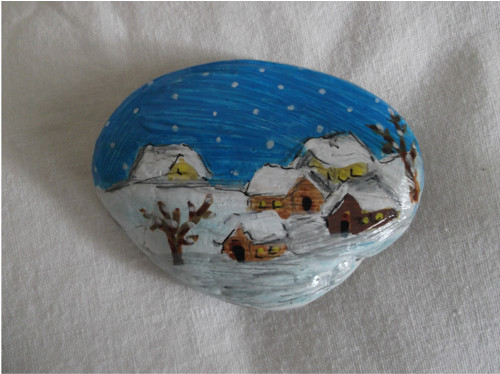 Malovaný kamínek zimní vesnička 6 x 4,5 cm