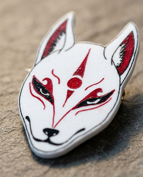 Brož: Kitsune Slunce