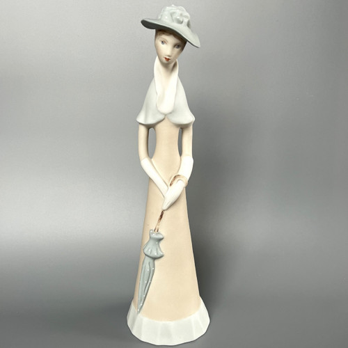 Royal Dux Soška Žena s deštníkem 30cm J. Pekárková