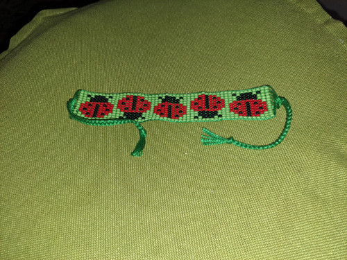 Náramek, tkaný, berušky