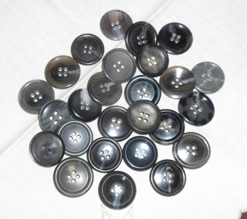 25x KNOFLÍKY žíhané