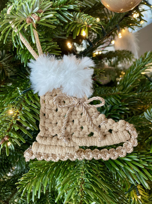 Macramé vánoční bruslička s kožíškem