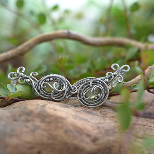 Náhrdelník wire-wrapping se zelenými safíry