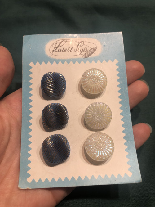 Starožitné skleněné knoflíky na původní kartě ŽBS