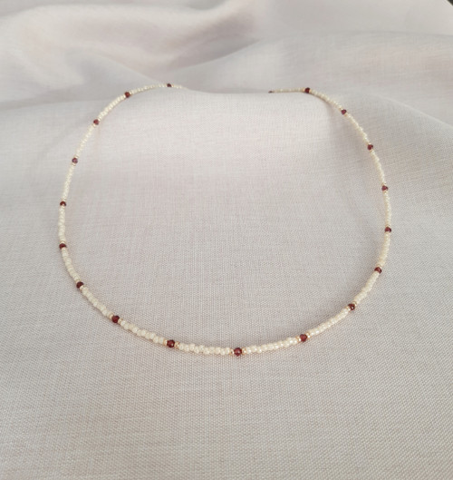 Krémový Choker Náhrdelník S Granátem