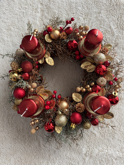 Adventní věnec – červenozlatý