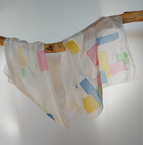Malovaná hedvábná šála – geometrie 145×40 cm