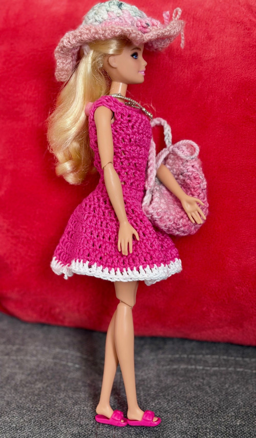 Háčkované šaty pro panenku Barbie