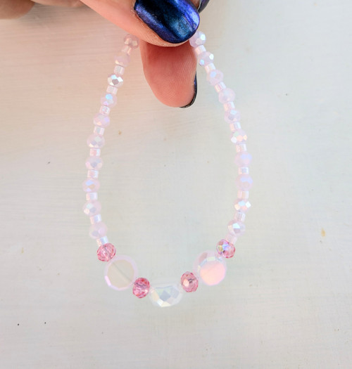 Handmade menší ružový korálkový náramok - chirurgi