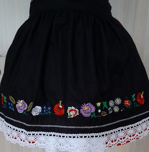 Zástěrka, zástěra ke kroji. Folklor.