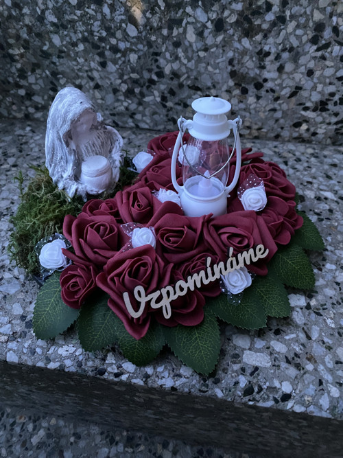 Smuteční vzpomínková dekorace na hrob