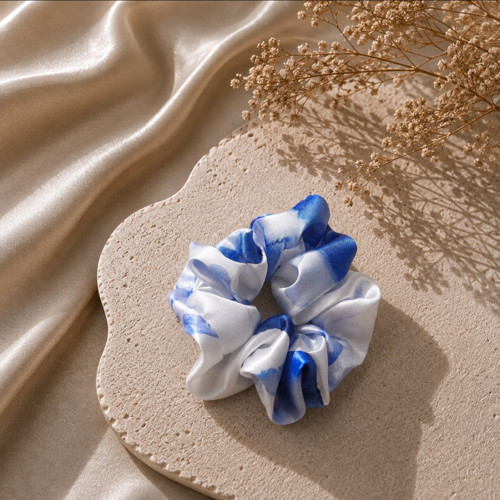Saténová gumička scrunchie - nebeské kvítí