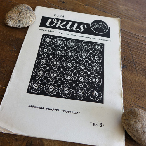 VKUS 2324 ... háčkovaná dečka — foto 1
