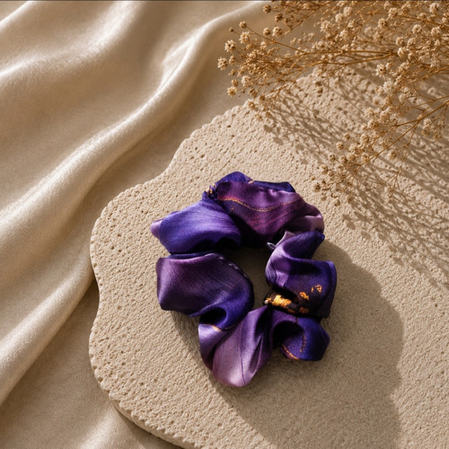 Saténová gumička scrunchie - Půlnoční ametyst