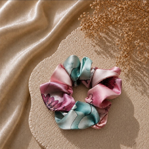 Saténová gumička scrunchie - Makový sen