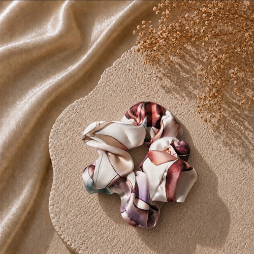 Saténová gumička scrunchie - Divoká orchidej