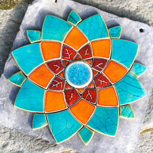 Mandala z keramických komponentů 147