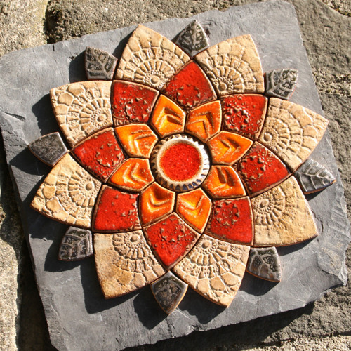 Mandala z keramických komponentů 151