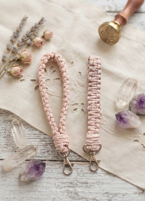 Macramé klíčenka
