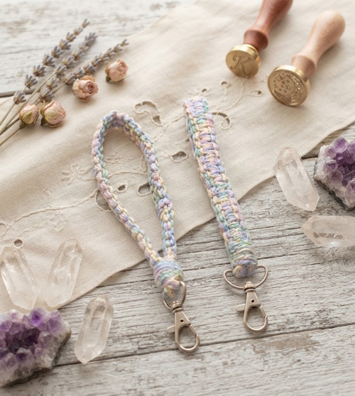 Macramé klíčenka