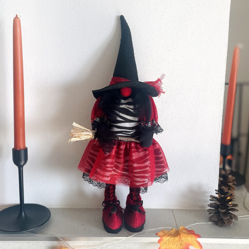 Halloweenská dekorace čarodějnice vínová 42 cm