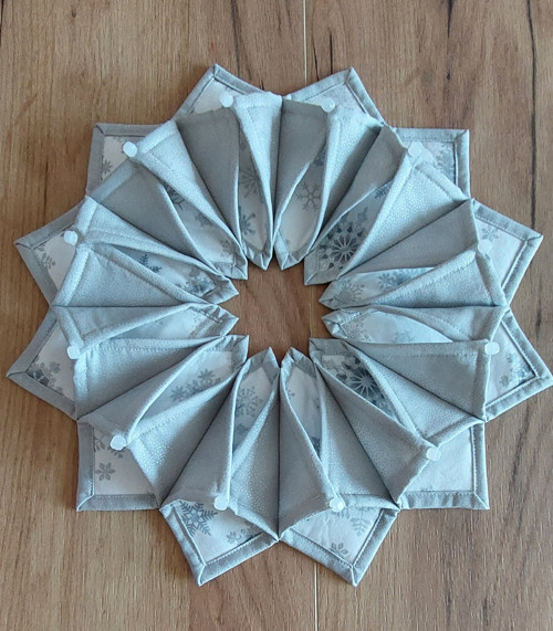 Vánoční stříbrný věneček v 3D efektu