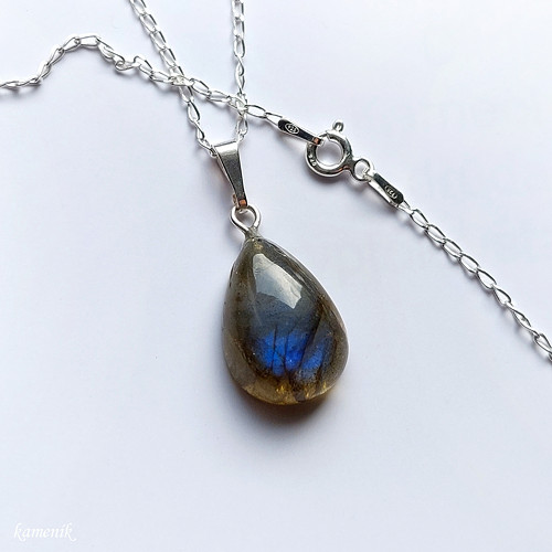 Labradorit - přívěsek na řetízku - stříbro