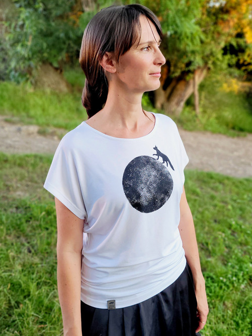 Top JEDNODUCH, potisk Fox on the Moon, bílý