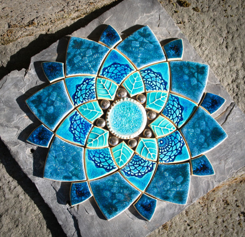 Mandala z keramických komponentů 155