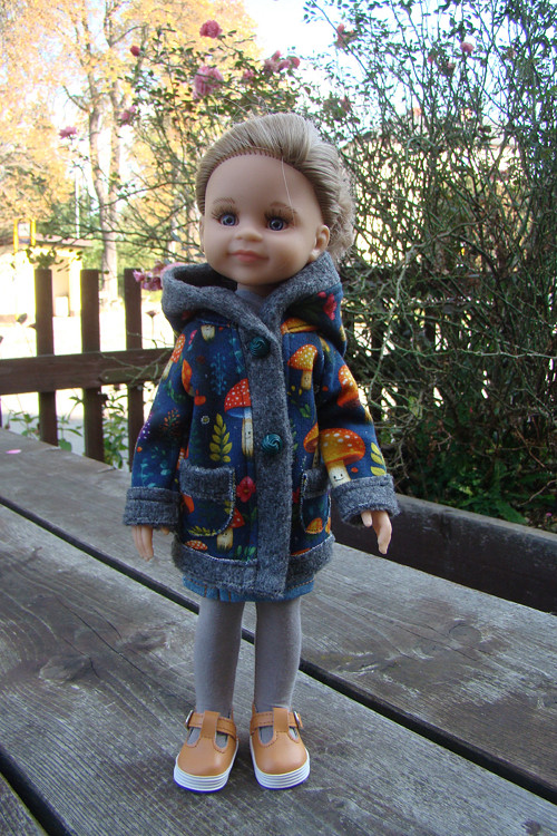 Paola Reina 32 cm - kabátek