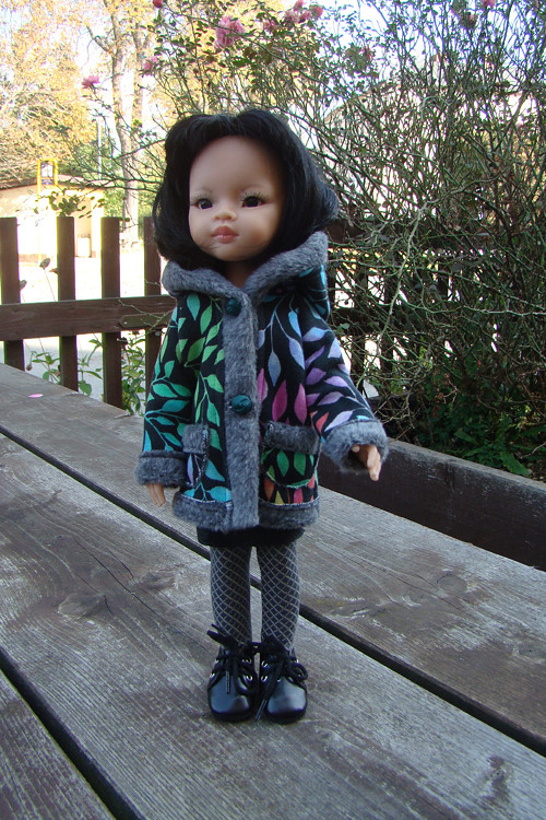Paola Reina 32 cm - kabátek