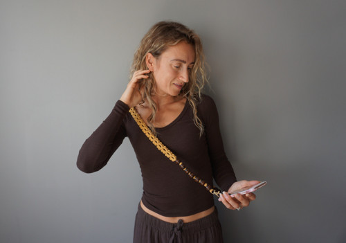 Macramé popruh na telefon Mustard & beads