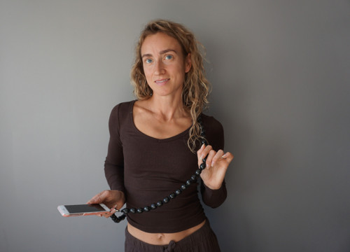 Macramé popruh na telefon Black beads