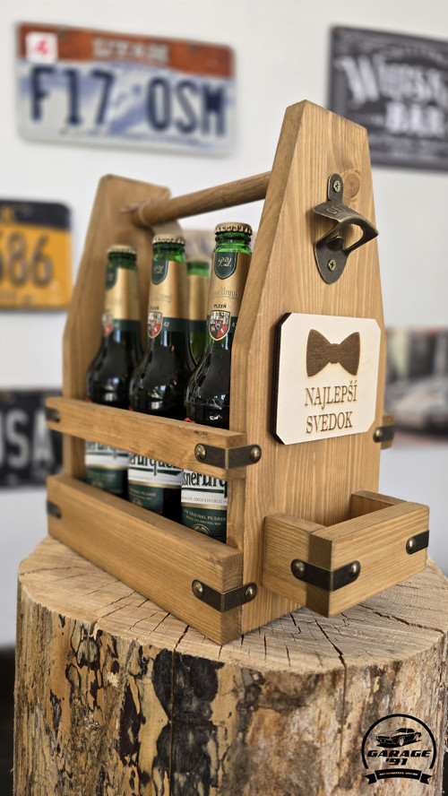 Nosič na pivo s otvírákem – mořené dřevo Kaštan